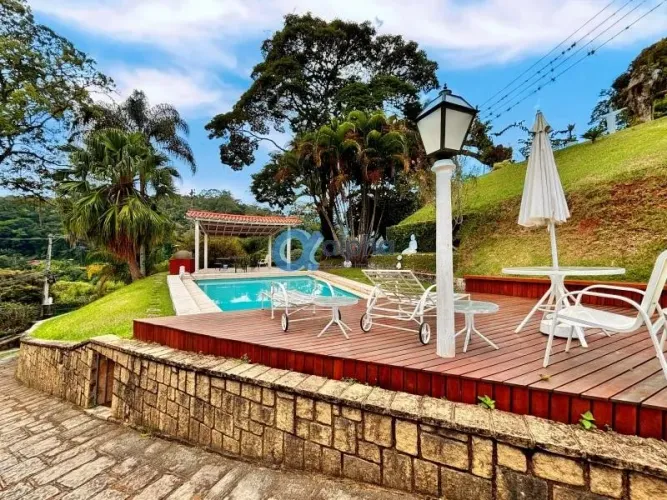 Linda casa com terreno de 10.000m² - Corrêas - Petrópolis/RJ