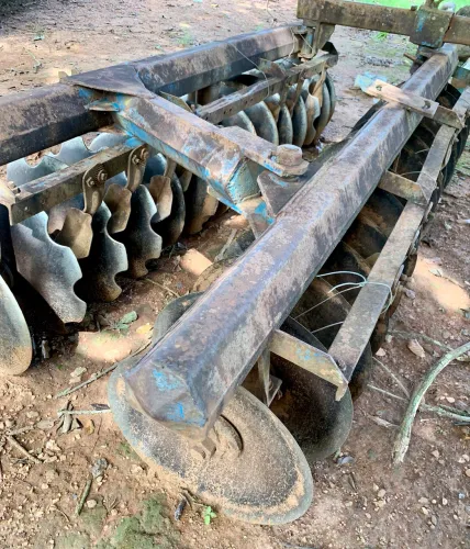 Grade niveladora c/ 28 discos