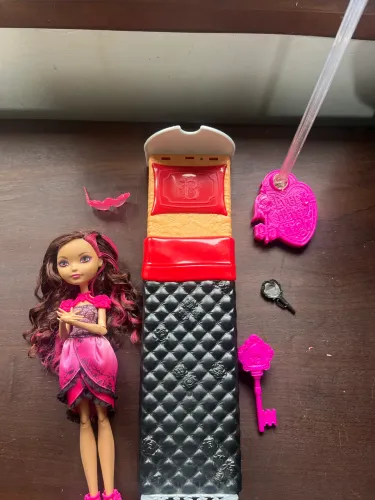 Kit ever after high briar beauty NAO ACOMPANHA BONECA E PENTE