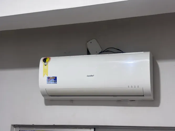Ar-Condicionado Split Comfee 9.000 BTUs 220V - Excelente Estado