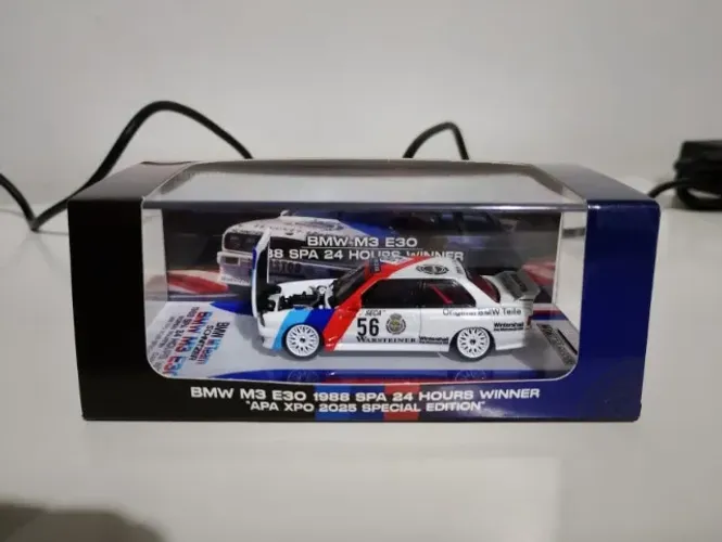 Miniatura BMW M3 E30 DTM 1/64