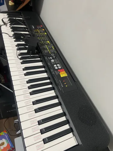 Teclado Arranjador 61 Teclas PSR F52 com Fonte Bivolt Yamaha