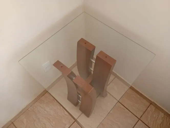 Conjunto de mesa de centro e canto em mogno e vidro