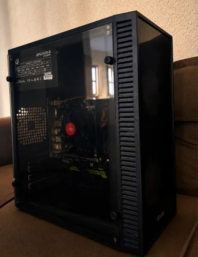 Pc gamer com munitor cabos etc