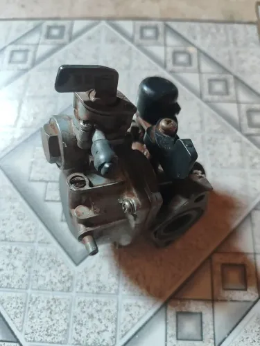 Vendo carburador de moto