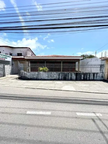Heráclito Rollemberg, vizinho a clínica São Lázaro e em frente a Janaína [2744]