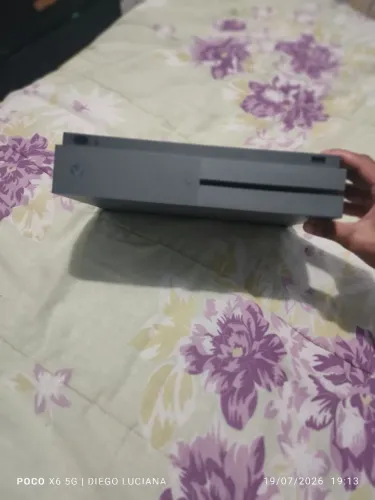 Vendo xbos one s original testado e aprovado e também me disco físico o controle só tem 1