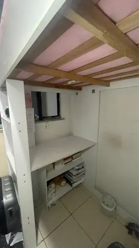 Cama solteiro suspensa
