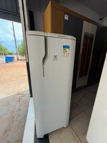Geladeira Eletrolux 260 litros