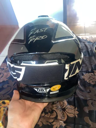 Vende-se capacete de trilha Tm58