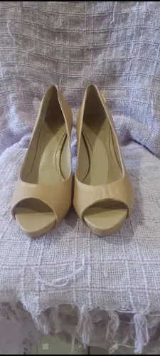 Peep Toe Dumond. Couro. Numeração 36.Chamar no WhatsApp *