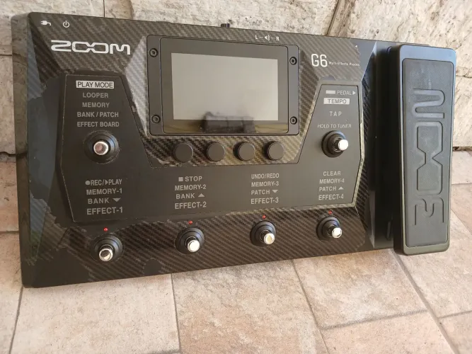 PEDALEIRA MULTI-EFEITOS ZOOM G6