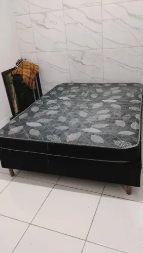 Vendo base de cama com colchão