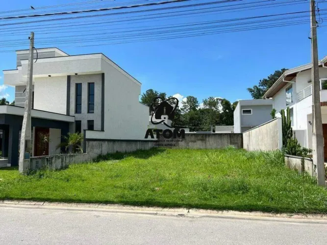 Lote em condomínio fechado à venda em Taubaté.