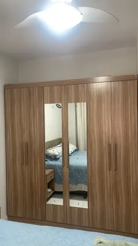 GUARDA ROUPA DE MADEIRA