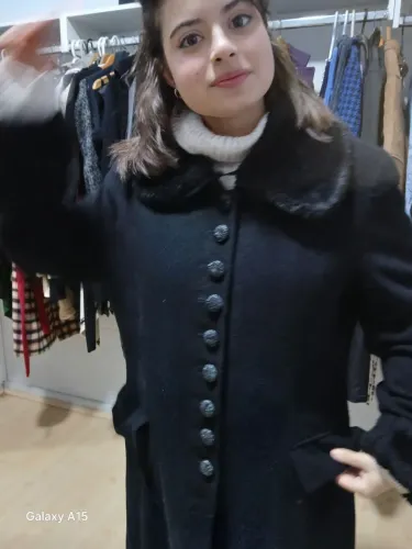 Casaco longo preto 1.60 de como, excelente estado e qualidade, veste tam M.