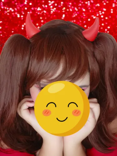 Peruca castanha com franja e com dois ponytails cosplay Diane nanatsu