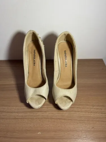 sapato peep toe nude