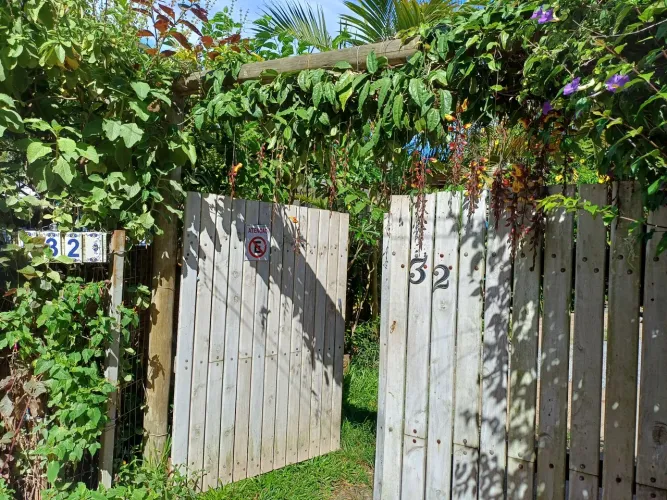 Alugo casinha no campeche 