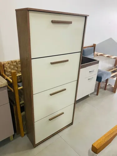 Sapateira giratória nova. Economiza espaço. Linda e moderna cabe 25 pares de calçado