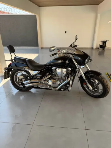 Suzuki Boulevard M800