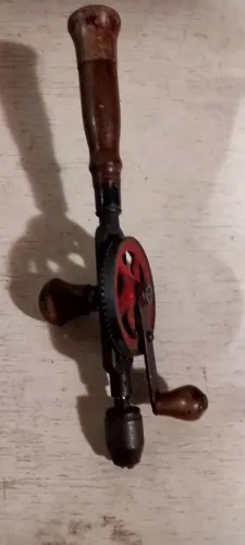 Furadeira manual  peça de colecionador 