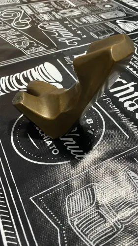 Peça valiosa de bronze, apenas 200 feitas com assinatura original, n?12 datada de 77