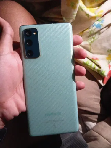 Celular S20 FE 5g usado, só está sem o botão de ligar, mas liga e desliga na tela.