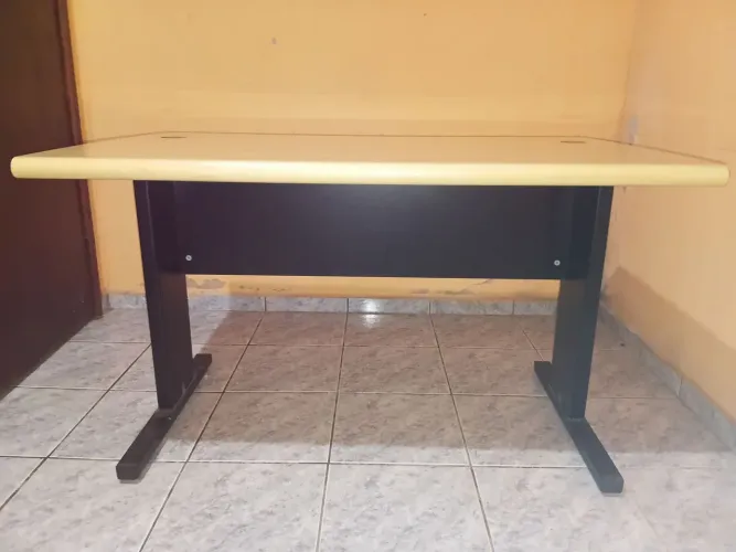 Mesa de Escritório 1,20m Reforçada com Pé de Aço - Home Office