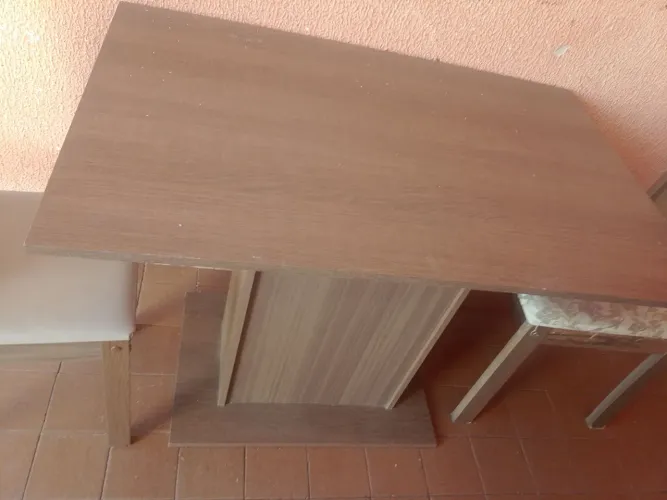 Mesa com 2 cadeiras