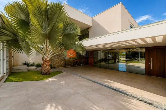 Casa de Alto Padrão à venda com 4 quartos, 4 suítes, elevador e 6 vagas no bairro Santa In