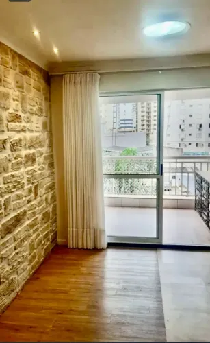 Apartamento c/ móveis planejados e varanda grande no Setor Bueno - Goiânia - GO