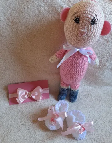Conjunto para bebê com sapatinho e acessórios 