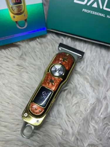 Máquina de barbear e aparar pelo