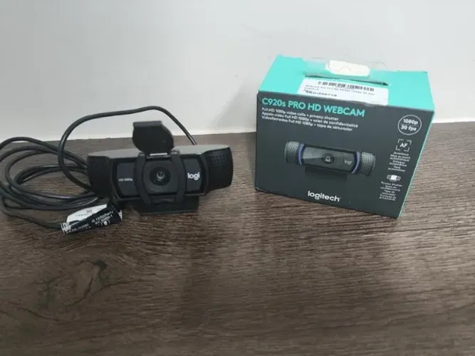 Webcam Logitech C920s Pro Full HD Microfone embutido e Proteção de Privacidade - Seminova