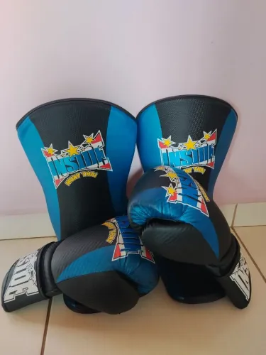 Kit de Luva e Caneleira de Muay Thai 