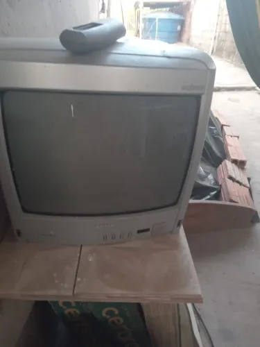 To vendendo Uma tv das antigas pra retira de peças, deu problema,