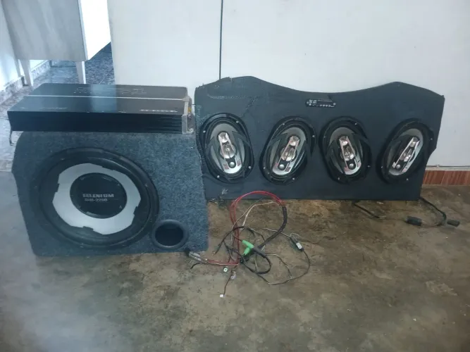 Vendo som automotivo 