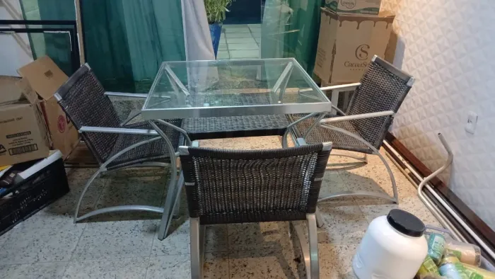 Conjunto de Alumínio e Vime - Mesa + Cadeiras