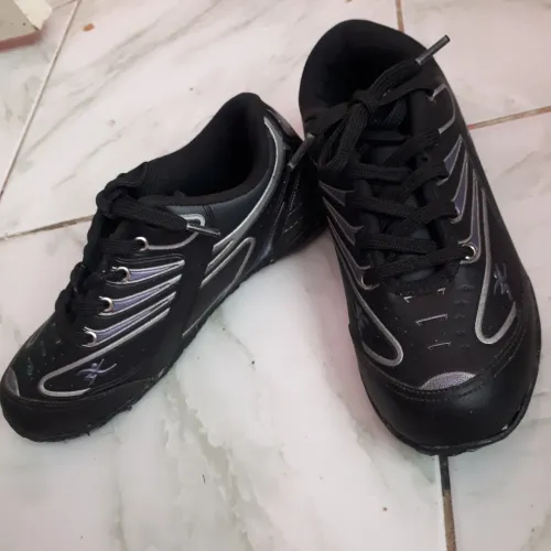 Chuteira tamanho 30 excelente para combinar com o look do seu filho em otimo estado