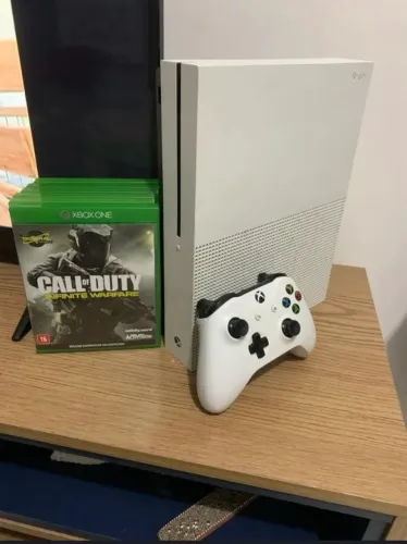X box one 1tb + 6 jogos( gta 5 e call of duty