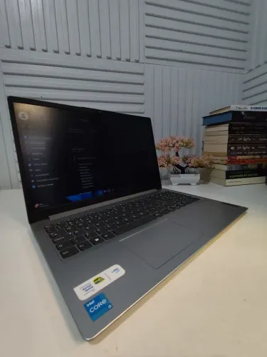 Notebook Lenovo i3 12ª Geração, 4GB RAM, SSD 256GB - Praticamente Novo