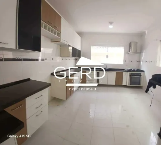 Sobrado à venda em Osasco (Bairro Novo Osasco) | 3 dormitórios (1 suíte) | 2 vagas