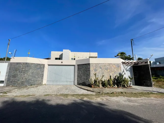 Casa disponível para venda na Rua Alberto Dias de Matos, bairro Robalo