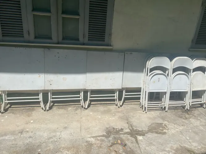 5 MESAS DE FERRO + 19 CADEIRAS - 750,00