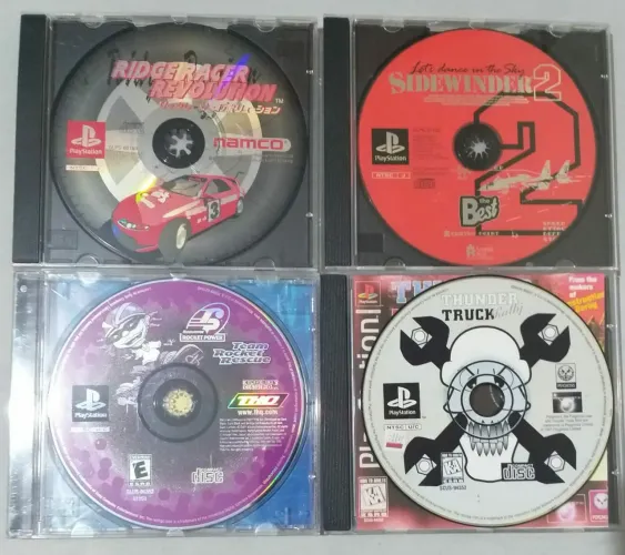 Lote de jogos de PlayStation 1 sem o manual e label.