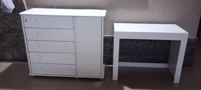 Escrivania e bancada de estudo