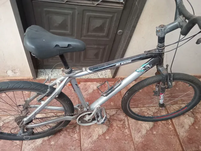 Bicicleta Aro 26 em Alumínio - Quadro Jet Racing com Marchas