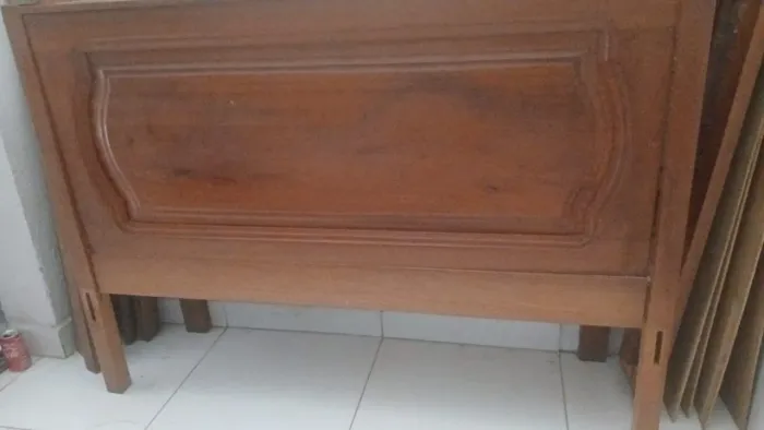 Cama de madeira