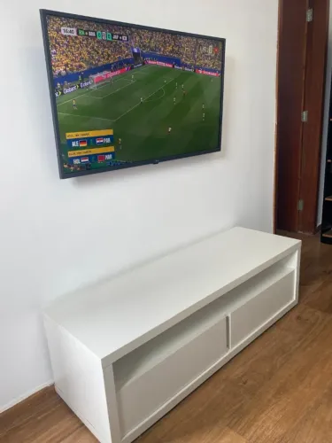 Rack de Madeira Maciça para Sala com gavetas